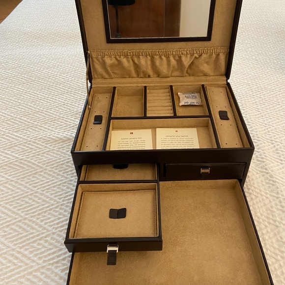 Red Envelope Leather Jewelry Box - Picture 2 of 5